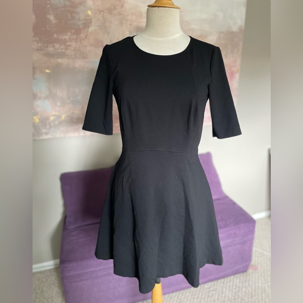 Banana‎ republic black 1/4 sleeves midi dress with keyhole back size 8